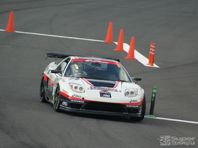 ST-3クラスの王座を獲得した5号車5ZIGEN NSX。(C) スーパー耐久機構。写真提供:スーパー耐久機構