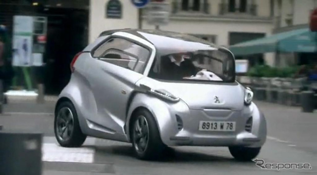 フランス・パリ市内で、デモ走行を行うEVコンセプトカー BB1