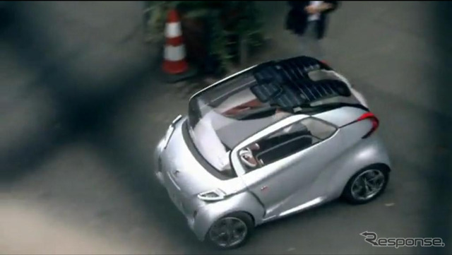 フランス・パリ市内で、デモ走行を行うEVコンセプトカー BB1