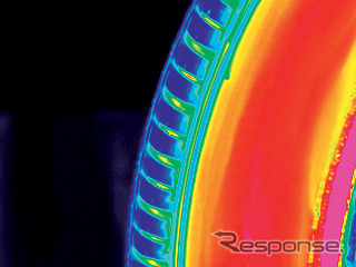 「COOLING FIN」を採用していないタイヤは表面温度が高い