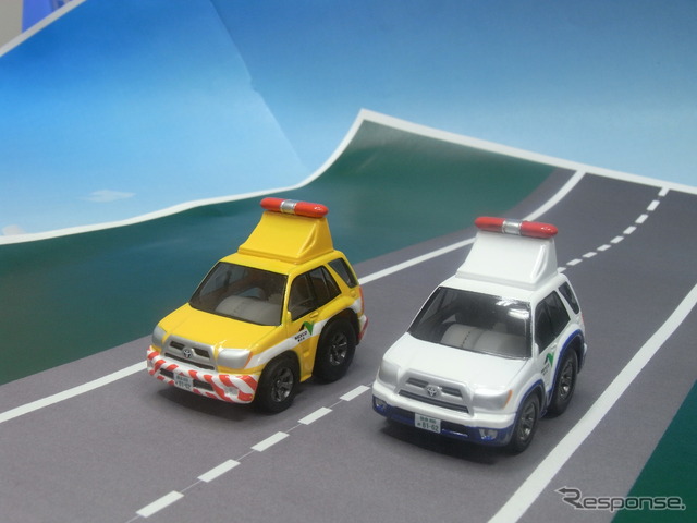 高速道路巡回パトカーのチョロQ