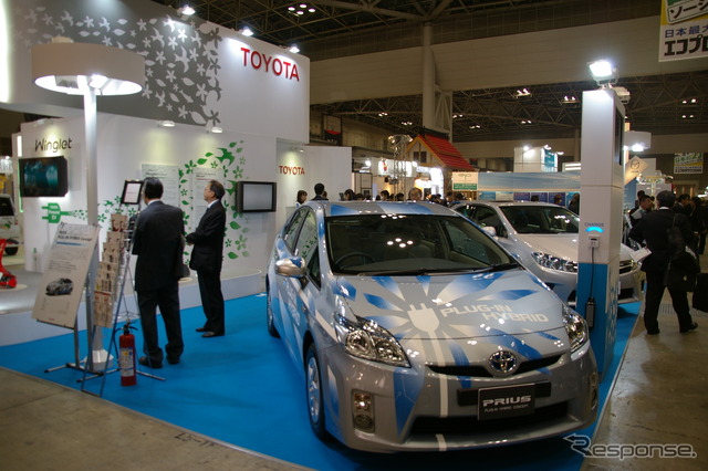 自動車メーカー各社の出展ブース