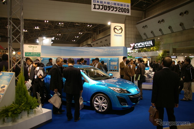 自動車メーカー各社の出展ブース