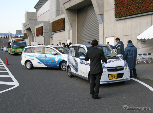 エコカー試乗には40 - 50分待ちだという