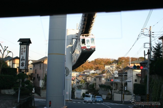 帰路は、モノレールの下を通る鎌倉山経由の道を選んでみた