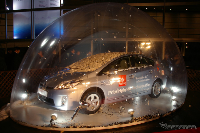 プリウスPHV キー引き渡し式(14日、東京・国際フォーラム)