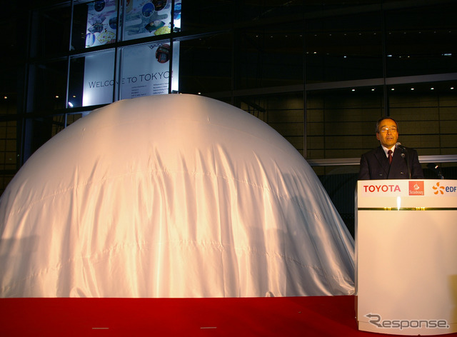 プリウスPHV キー引き渡し式(14日、東京・国際フォーラム)