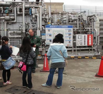 水素ステーション施設を見学