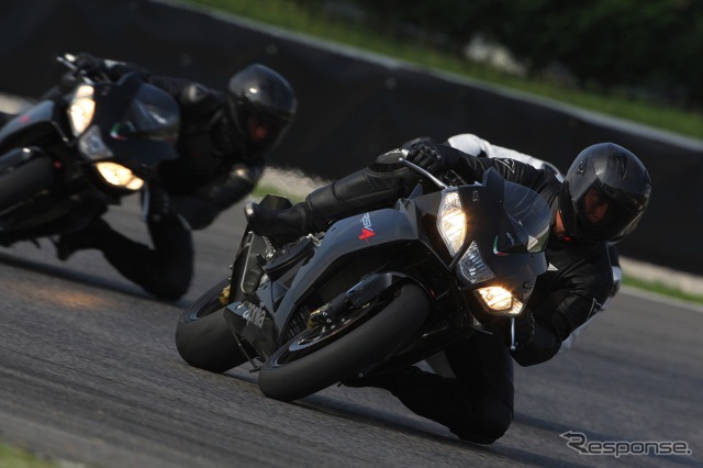 RSV4 R