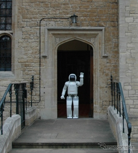 英ウインザー城を訪問したASIMO（アシモ）