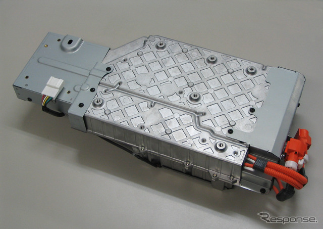 プリウスPHV用車載充電器（EVチャージャー）