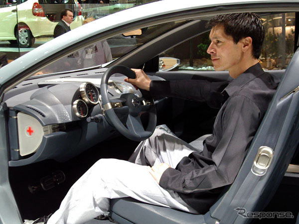【ジュネーブショー2003速報】次期型『ティーノ』だ!?…日産『エバリア』