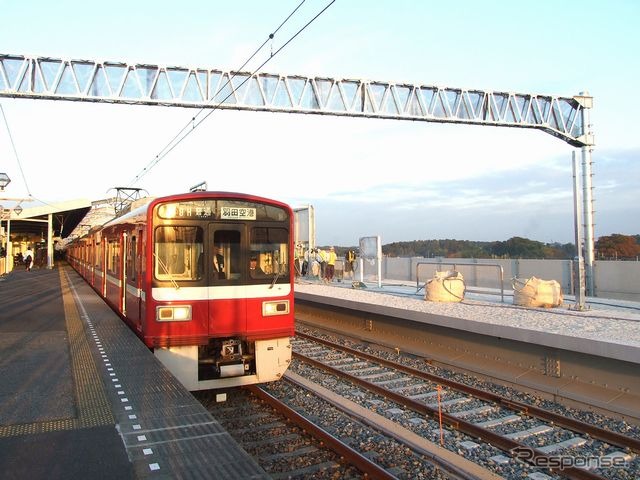 羽田空港行き京急車両（東松戸駅）