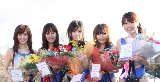 第12期生。写真左から、吉田のぞみ、神谷ゆかり、高橋ゆい、武田美紗、山田千春