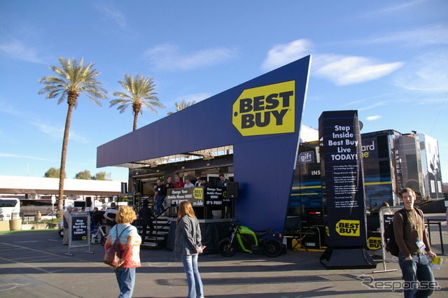 屋外展示場に設けられた BEST BUYブース