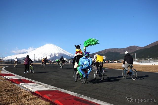 コースを走る参加者