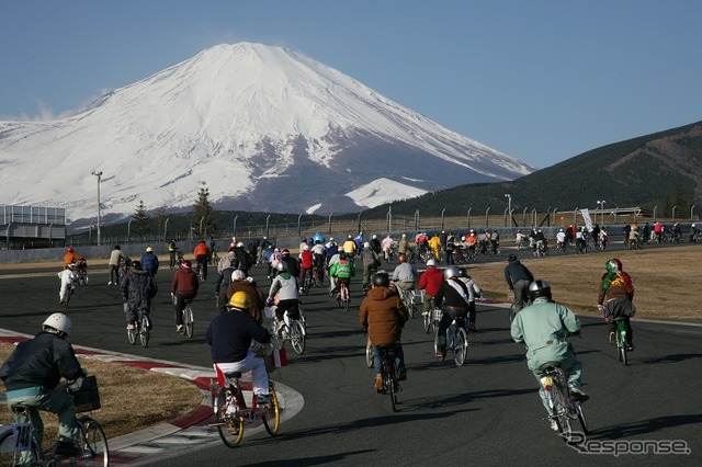 コースを走る参加者