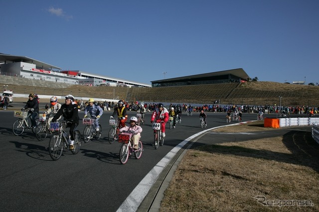 コースを走る参加者