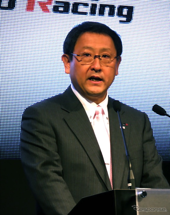 記者会見に登壇した豊田章男社長