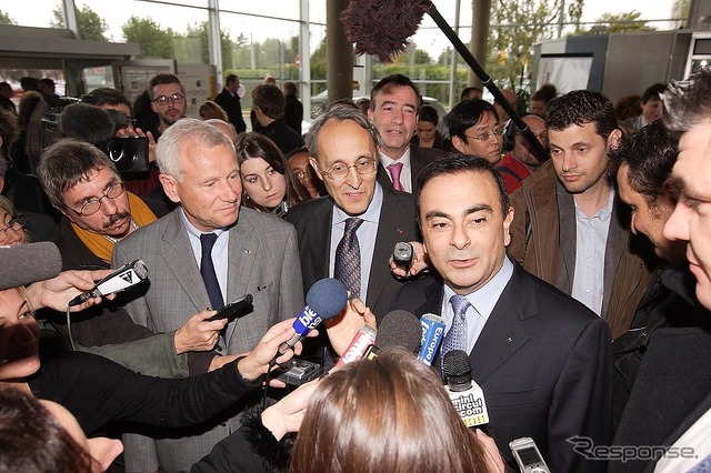 ゴーンCEO。2009年11月、フラン工場で