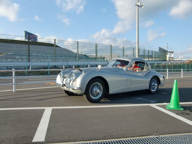 練習会の模様。ジャガーXK120
