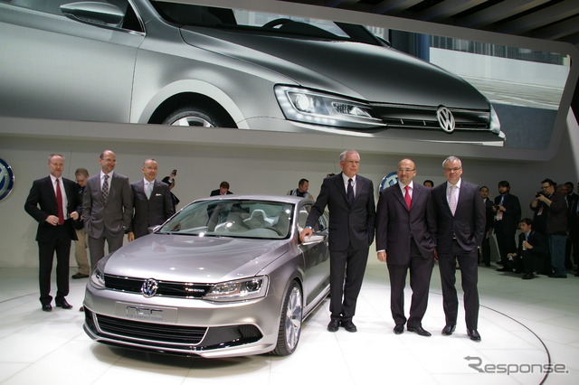 VWのプレスカンファレンス（車はNCCコンセプト）