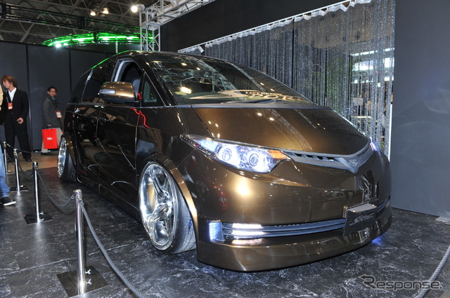 AVANZARE スポーツ エスティマ コンプリート