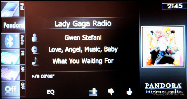 Pandoraをストリーミング再生中の画面。再生中の楽曲が気に入った場合は親指を立てているアイコンを押す。気に入らない場合はその逆を押す