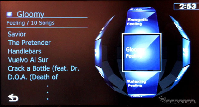 「AVIC FEEDS」による曲調の解析後にiPhoneを接続すると、好みの曲調のプレイリストを球体のように回転するカテゴリーの中から選べるようになる