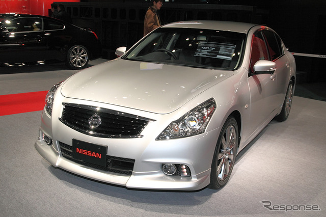 スカイライン・スポーティパッケージ。ベース車両のグレードは「370GT Type SP」(DBA-KV36)