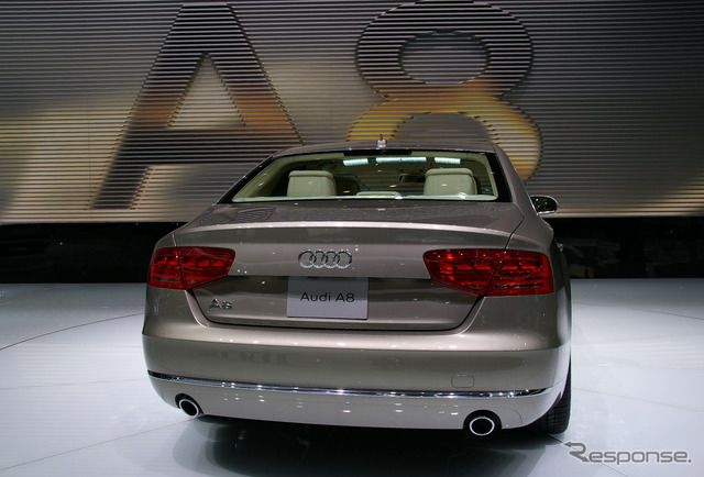 アウディ A8