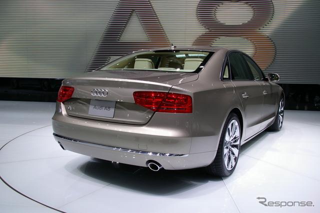 アウディ A8