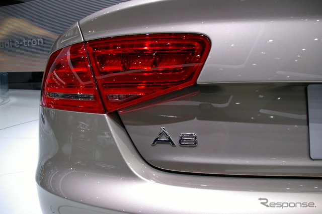 アウディ A8