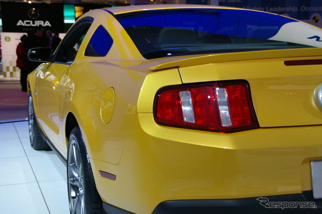フォード マスタング GT 5.0リットル V8