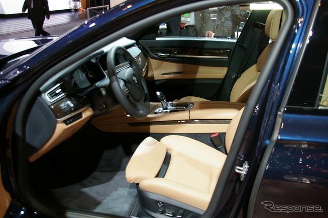 BMW 740i