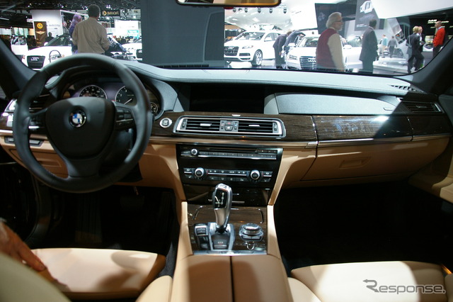 BMW 740i