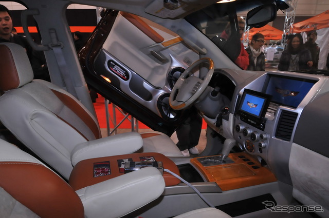 インフィニティ QX56「Pimp My QX」（J-LUG）
