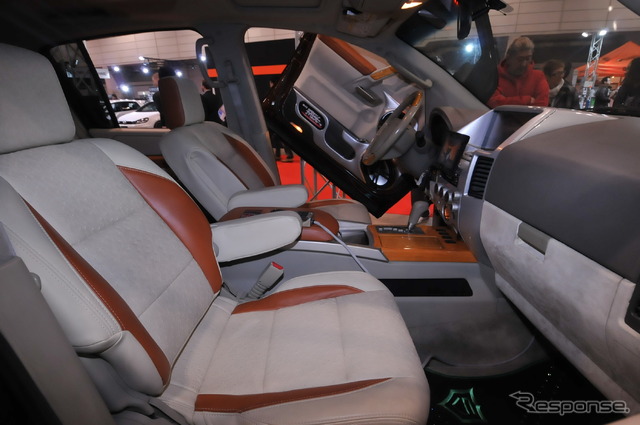 インフィニティ QX56「Pimp My QX」（J-LUG）