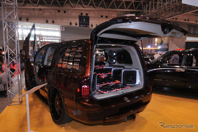 インフィニティ QX56「Pimp My QX」（J-LUG）
