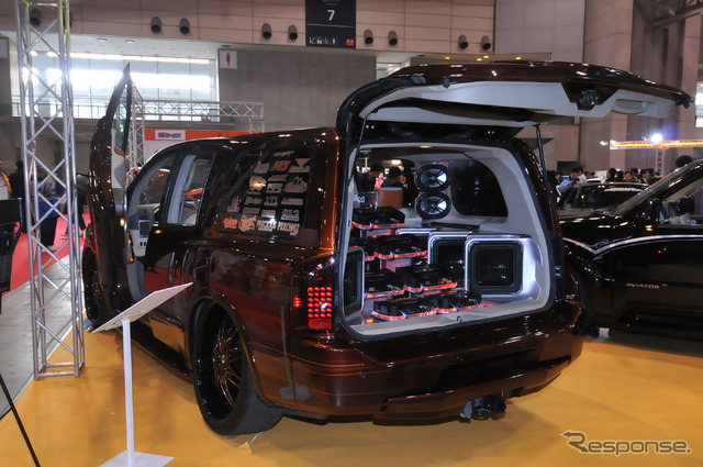 インフィニティ QX56「Pimp My QX」（J-LUG）