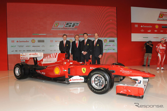 2010年F1マシン「F10」発表会(28日)