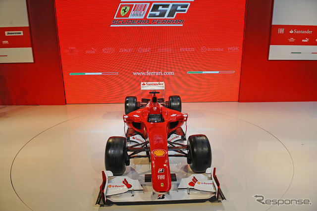 2010年F1マシン「F10」発表会（28日）