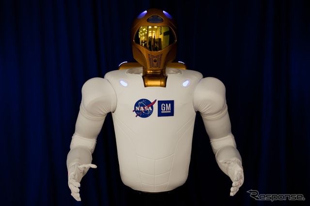 2社が共同開発したヒューマノイドロボットRobonaut2（通称：R2）
