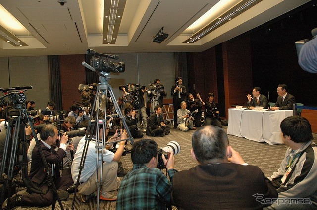 5日に緊急会見を開いた豊田章男社長