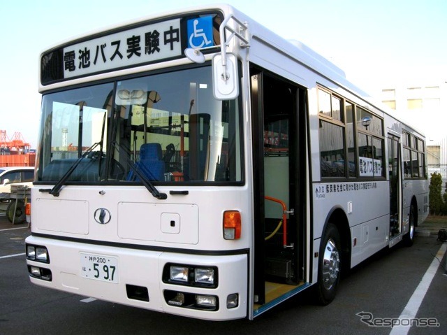 大型路線低床型電気バス