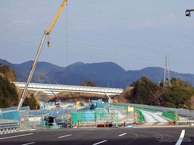 新たなトンネル照明の開発に向けた実証実験