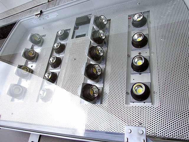 新たなトンネル照明の開発に向けた実証実験