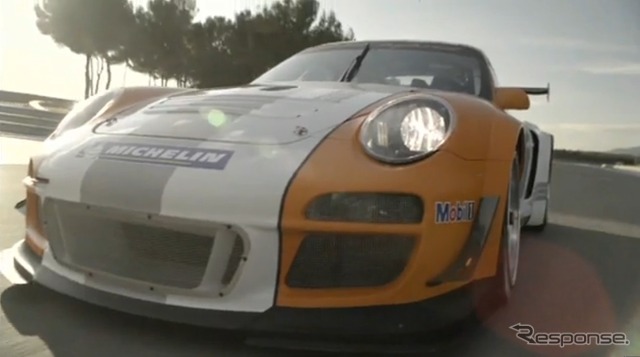 911 GT3 R ハイブリッドの走行シーン