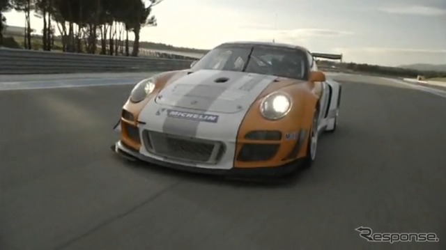 911 GT3 R ハイブリッドの走行シーン