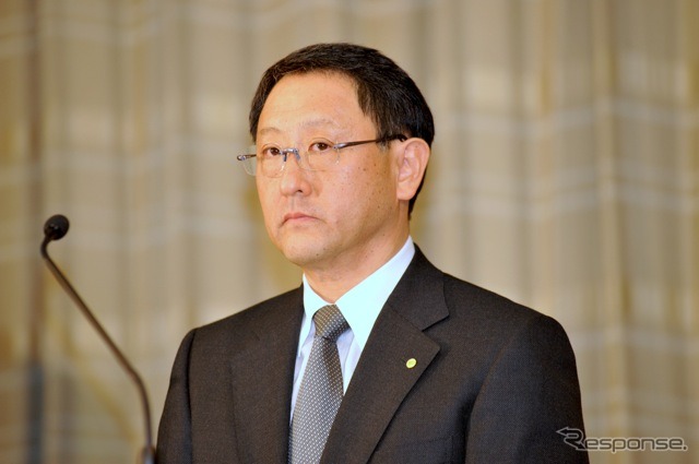 17日17時・トヨタ自動車東京本社ビルで会見に臨む豊田章男社長（撮影＝中島みなみ）